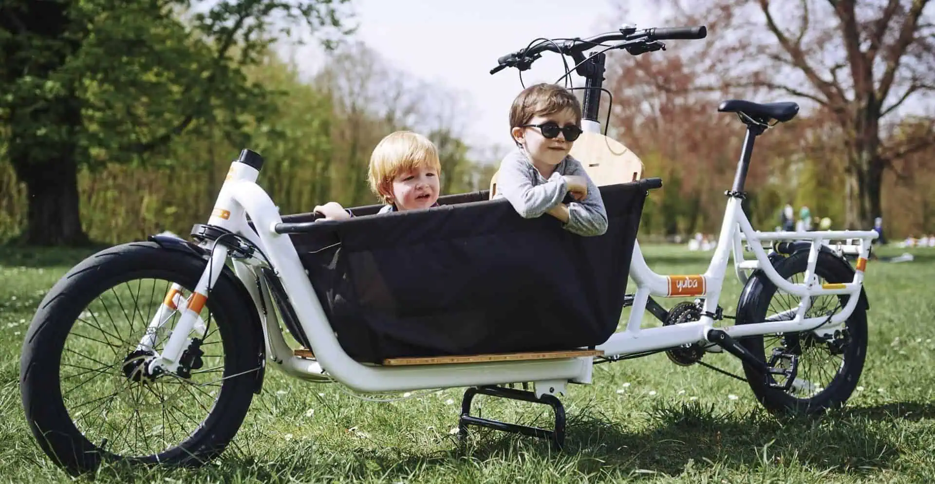 Un vélo cargo biporteur avec des enfants Cargo Biporteur Tours enfant
