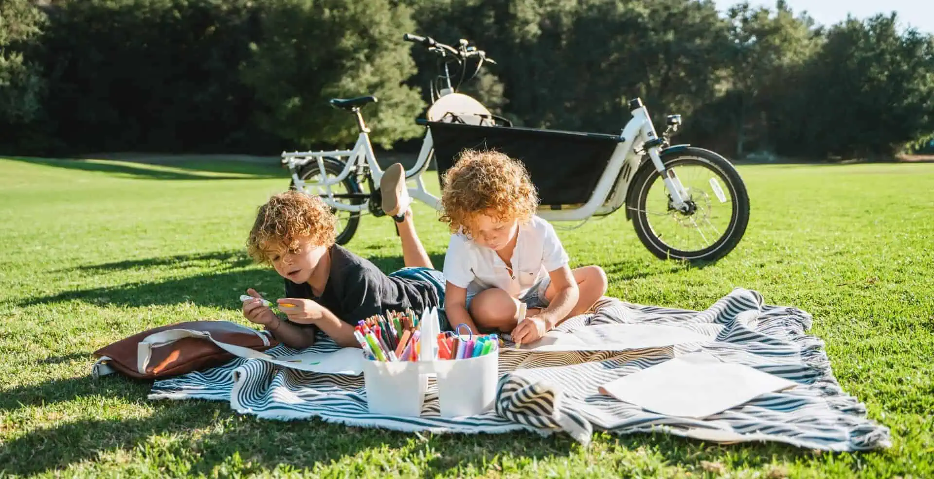 Une ballade à la campagne en famille en vélo cargo longtail velo cargo biporteur ballade famille campagne tours